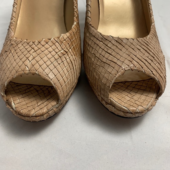 New Stuart Weitzman 10 tan snakeskin platform heel - Picture 2 of 8